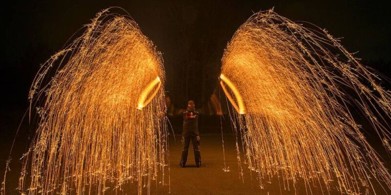 Pyroland Kristallfeuerregen - Ein Engel breitet seine Flügel aus... - Pyroland Kristallfeuerregen - Ein Engel breitet seine Flügel aus...