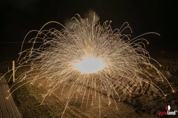 Feuerwerk Neuheit: Triple Crackling Balls - Feuerwerk Neuheit: Triple Crackling Balls bei Pyroland kaufen!