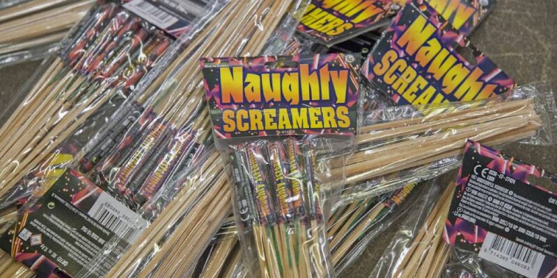 Naughty-Screamers: Diese Mini-Raketen scheiden die Geister! - Naughty-Screamers: Diese Mini-Raketen scheiden die Geister!