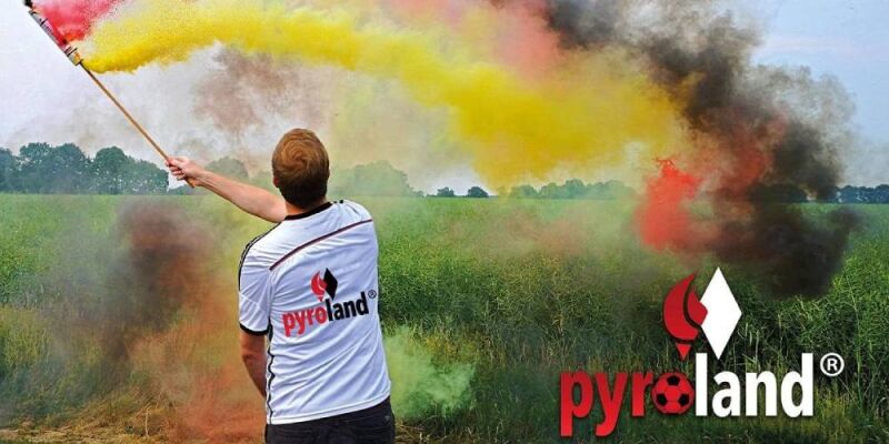 Ein Rohr - 3 Farben: Die Pyroland Rauchflaggen - Ein Rohr - 3 Farben: Die Pyroland Rauchflaggen