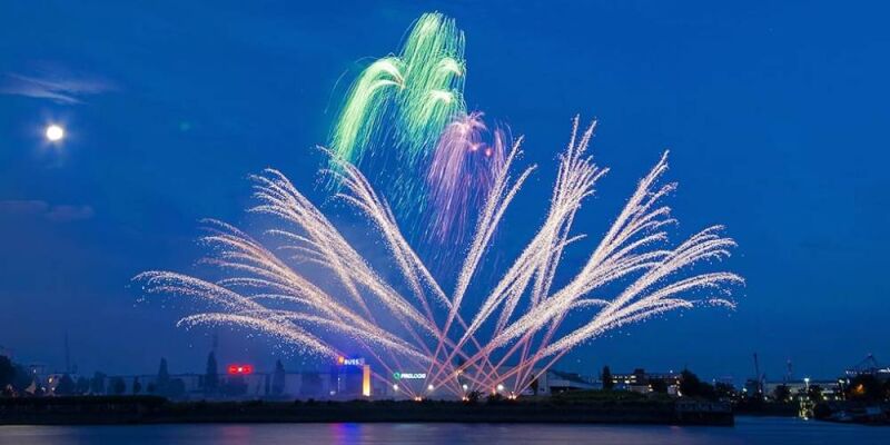 Das Großfeuerwerk zur Restartculture in Hamburg - Das Feuerwerk zur Restartculture in Hamburg